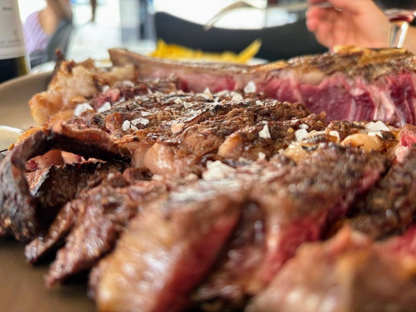 Chuletón en restaurante la lobera de martin zaragoza