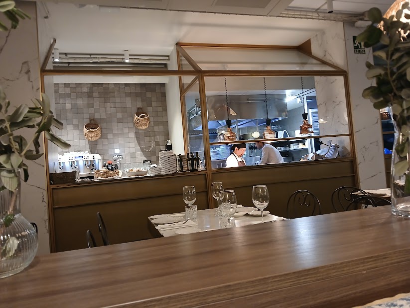 Foto salón del restaurante origen zaragoza